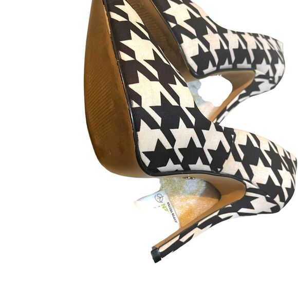 Andrea Black and White Stilleto Heals Size 6 - Picture 4 of 6